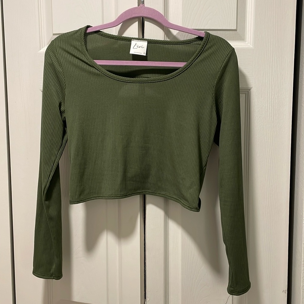 Cropped Long Sleeve: Size Large